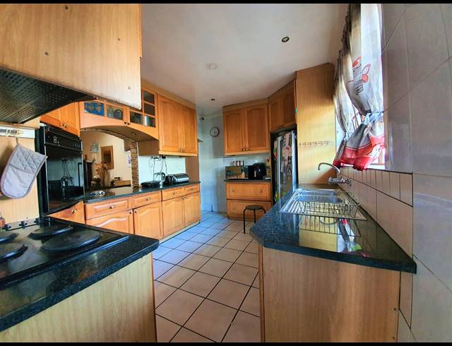 4 BEDROOM HOUSE FOR SALE IN TOWNSEND ESTATE
